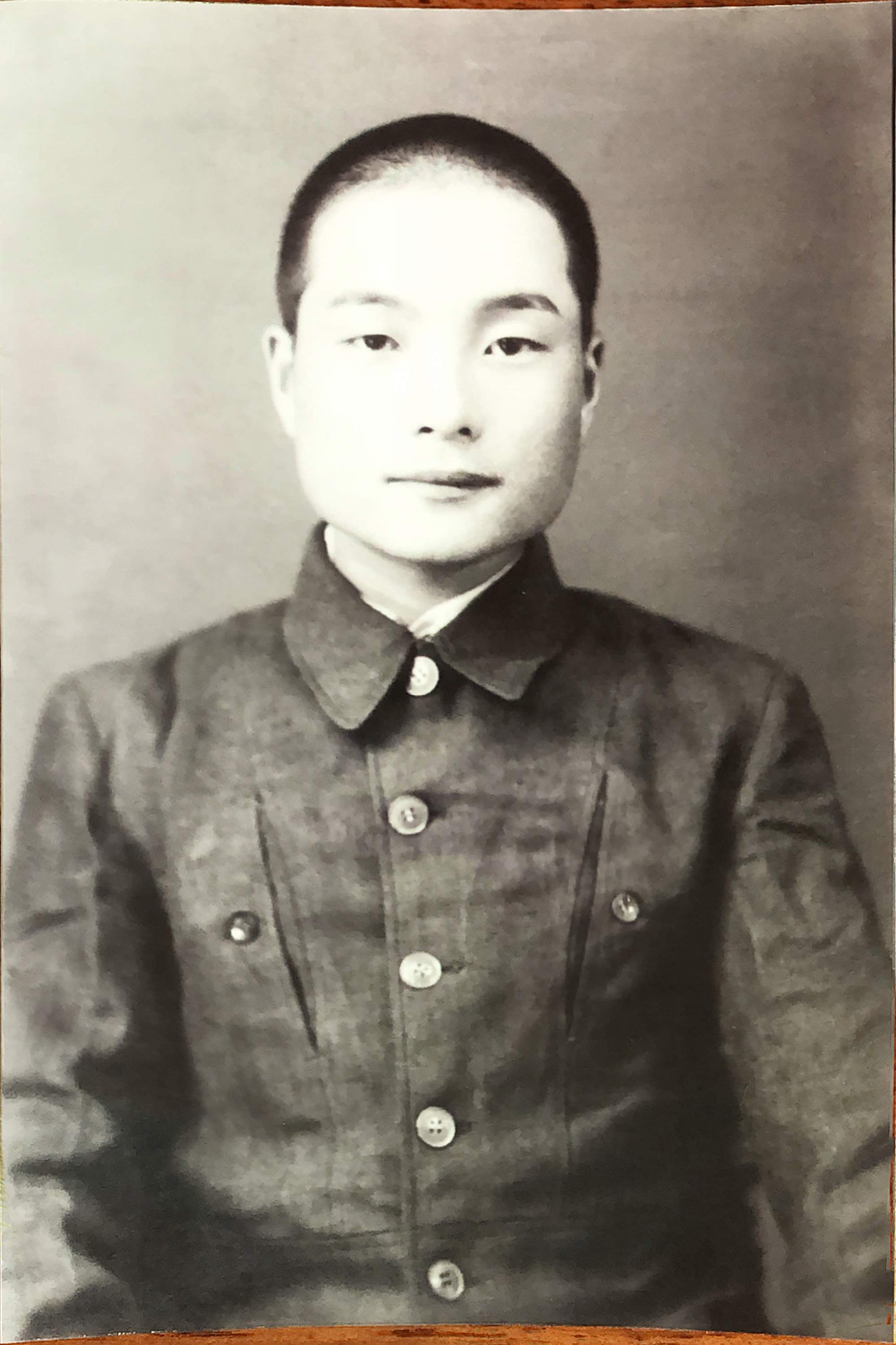 国民服姿の谷脇源資(18歳)の肖像写真