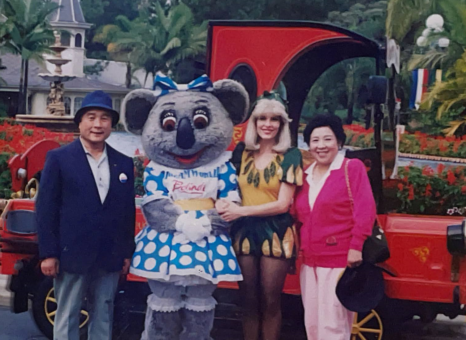 旅行を楽しむ谷脇会長夫妻の近影