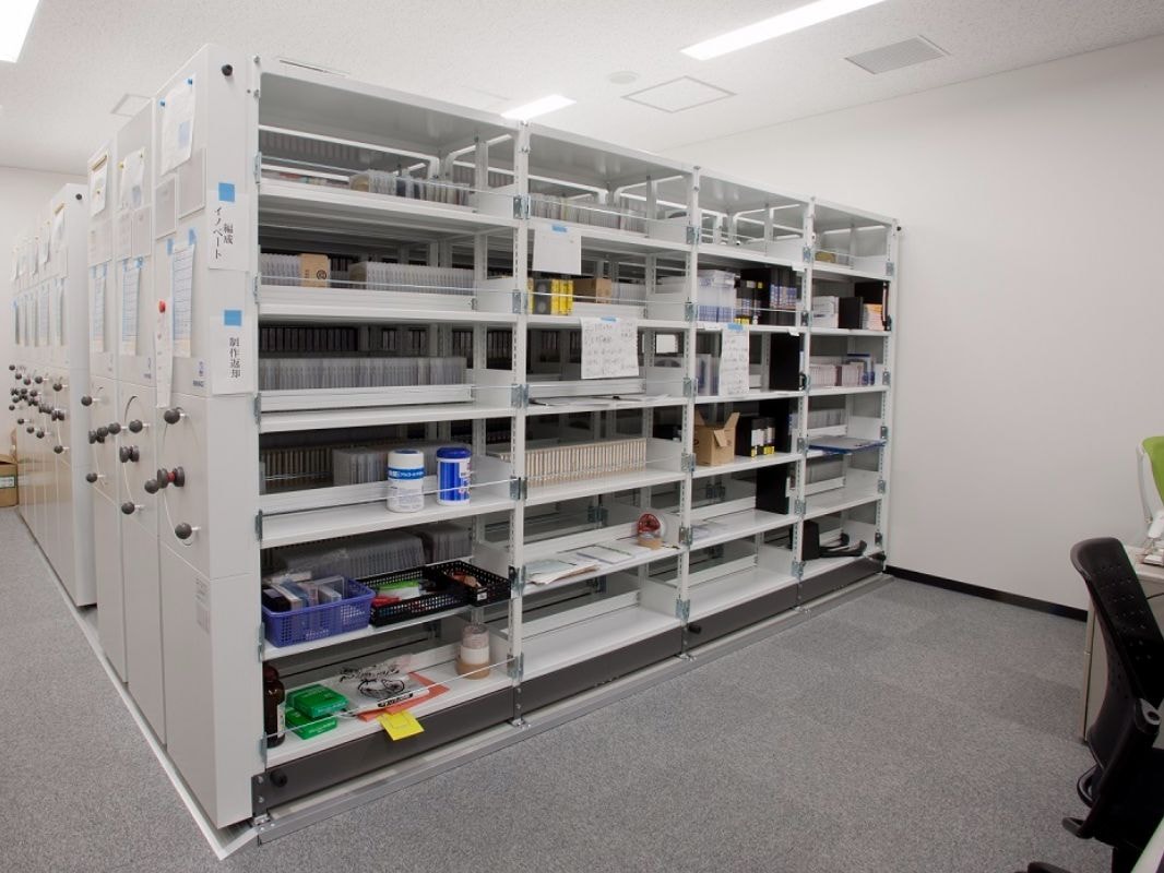 Anchorless mobie shelving