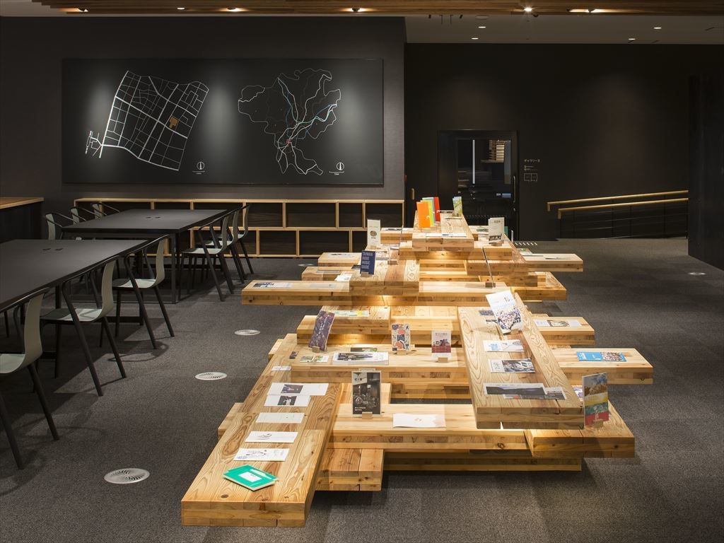 都城市立図書館,地図黒板,展示台