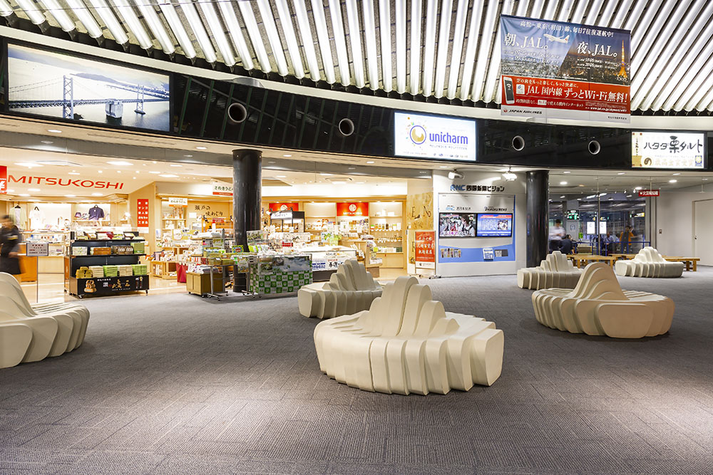 高松空港,sixinch製Cliffy360,うどんソファ,国内線出発ロビー