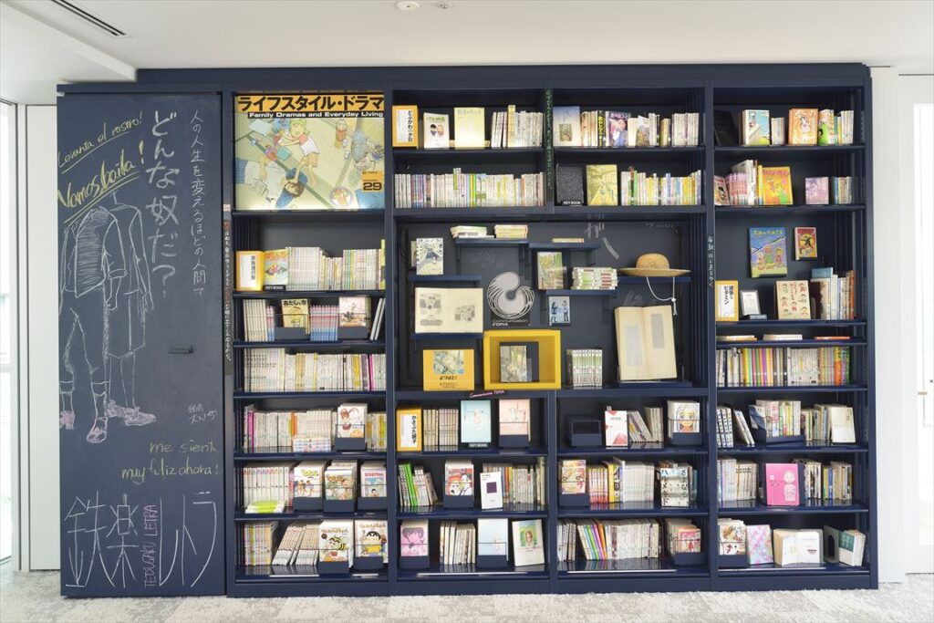近畿大学ACADEMIC THEATER,特注書架,近大INDEX