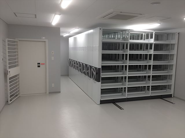 九州女子大学・九州女子短期大学弘明館, 保管庫・金庫室,鉄扉