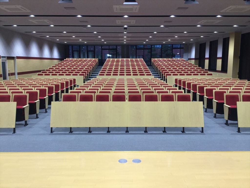 九州女子大学・九州女子短期大学弘明館, 観覧席