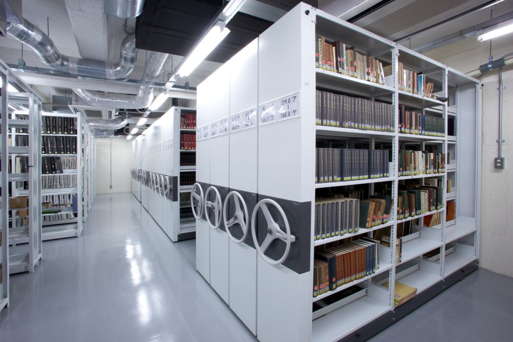 北九州市立戸畑図書館,閉架書庫,丸ハンドル式移動棚TKZ
