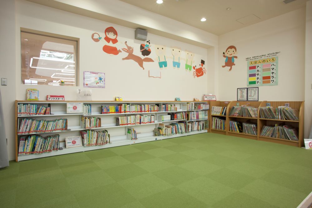 北九州市立戸畑図書館,紙芝居架
