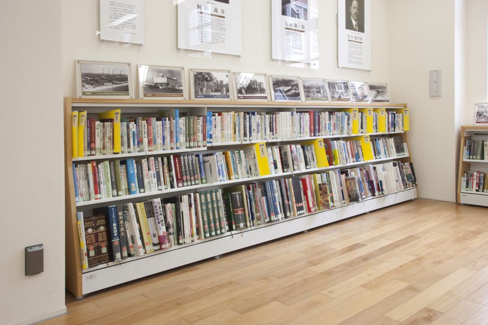 北九州市立戸畑図書館,LK書架