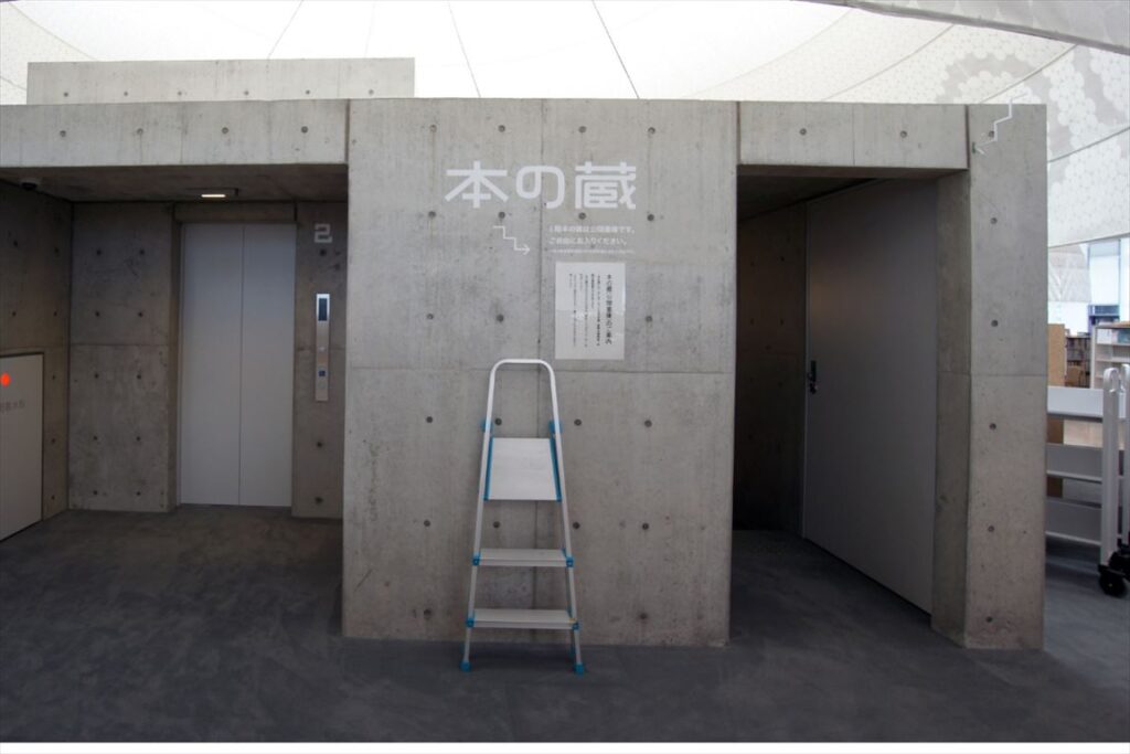 岐阜市立中央図書館(みんなの森ぎふメディアコスモス),本の蔵