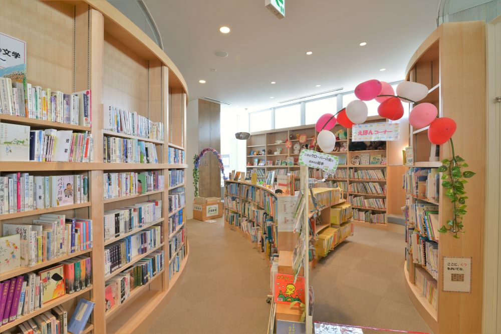 東広島市立安芸津図書館,大型本架,紙芝居架