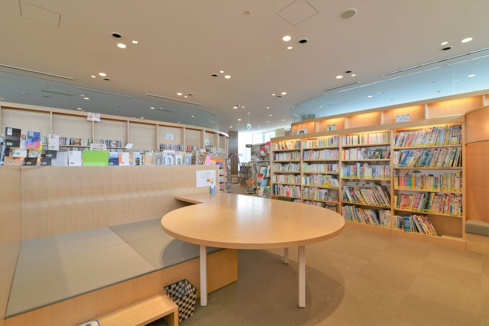 東広島市立安芸津図書館,閲覧机,小上がり