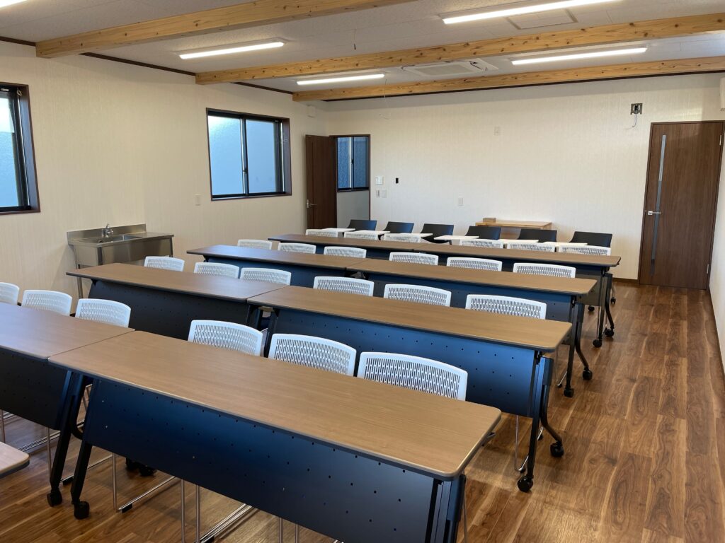 興南電気株式会社, プレゼンルーム椅子デスク