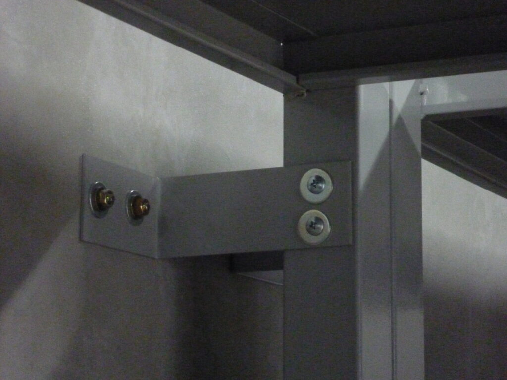 タイヤラック 床固定金具