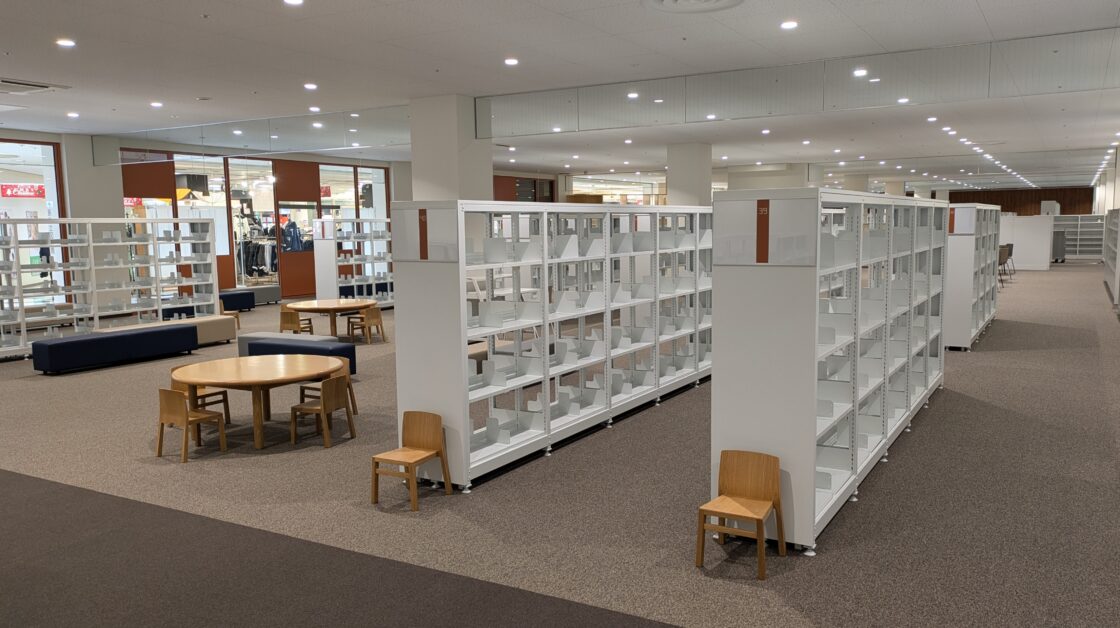 大型商業施設内へ移転、気軽に立ち寄りやすい図書館に