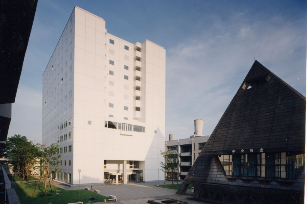 法学部・経済学部教育研究棟全景