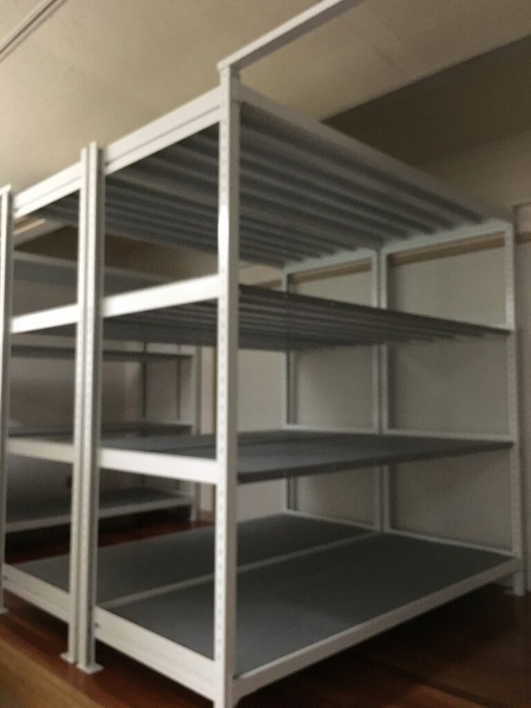 スチール棚板中性紙ボード敷き、中性紙ボード敷き