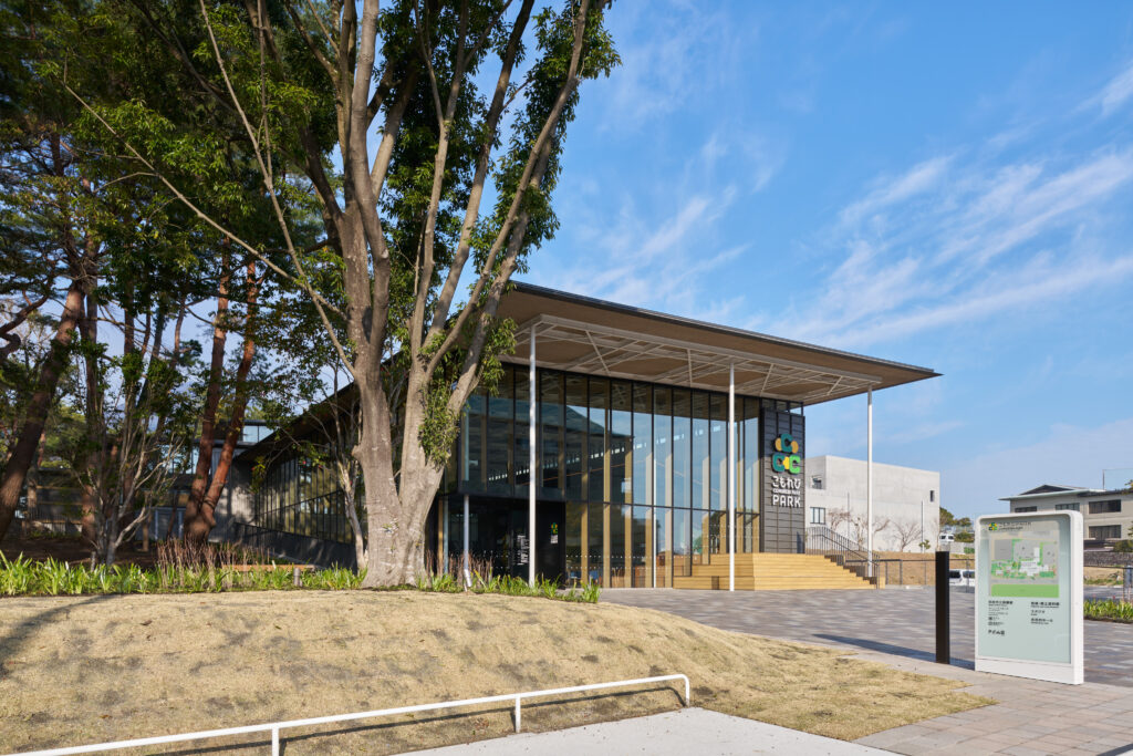 別府市立図書館　外観