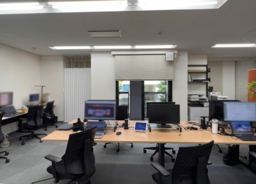 名古屋支店の執務エリア。TORIE側から見たフリーアドレスのワークスペース
